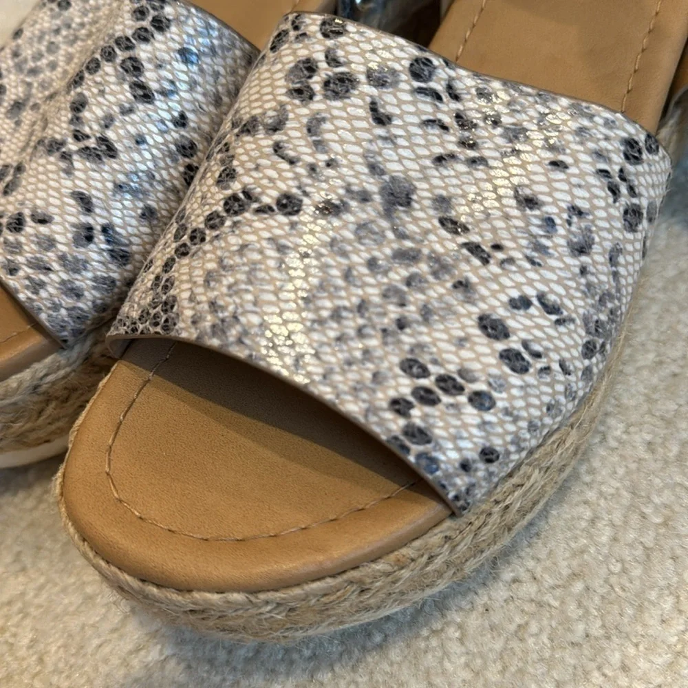 Soda chic snakeskin